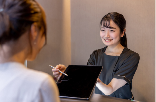 受付・問診票の記入